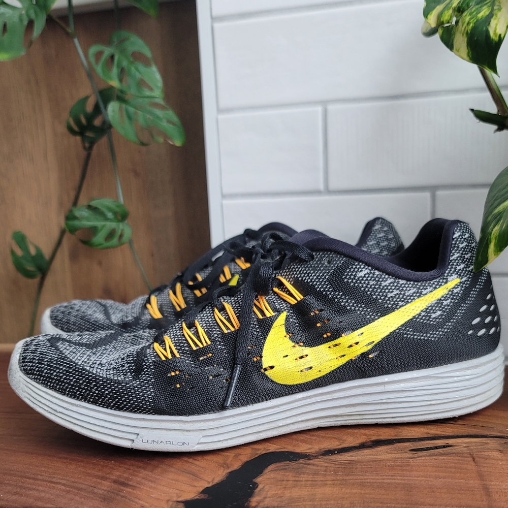NIKE Lunar Tempo Size 8.5 Black and Yellow